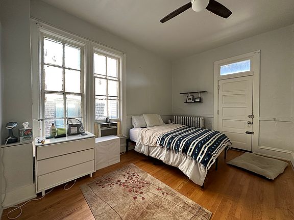 2nd image of 1937 W Schiller St Floor 2