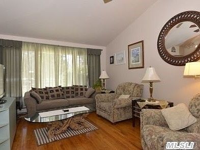 5th image of 8 Norman Dr