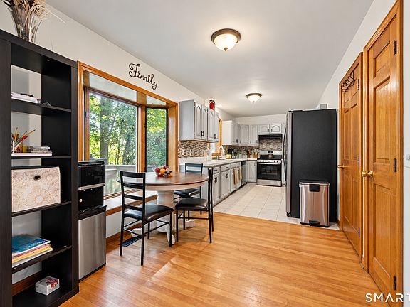 4th image of 22 Running Brook Road