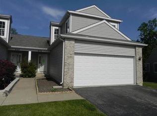 854 Park Bluff Cir, Elgin, IL 60120