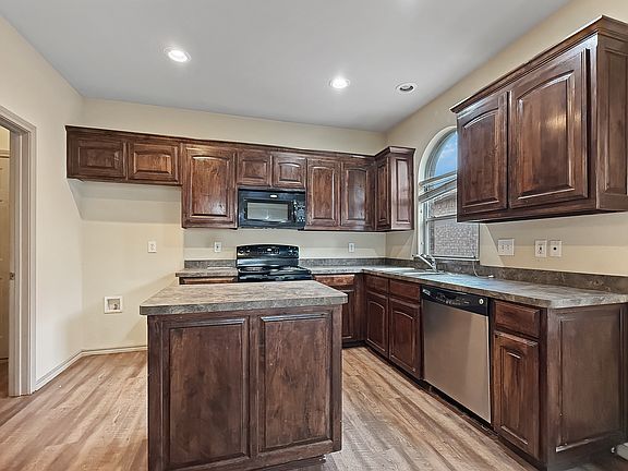 3rd image of 6300 Melanie Dr