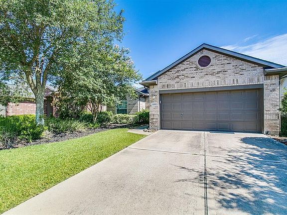 2nd image of 16902 Savannah Park Dr