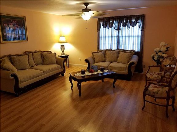 3rd image of 927 Foxdale Ave
