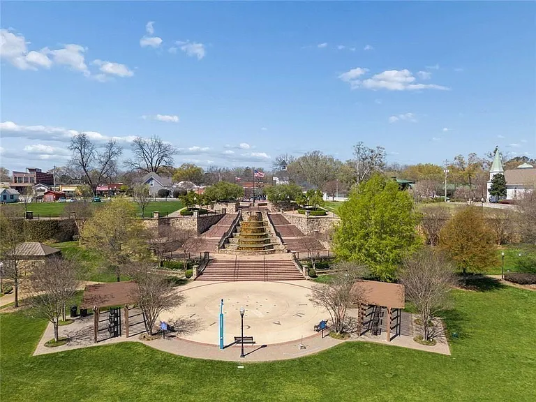 124 Parkside West Ct — Photo 31