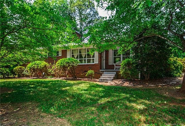 1st image of 844 Meadow Lane Dr