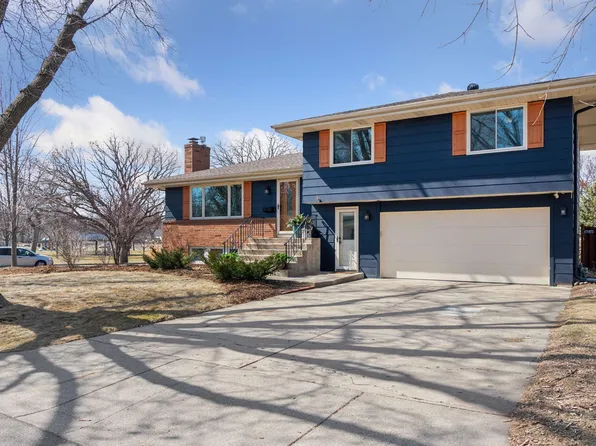 302 Burnes Dr, Hopkins, MN 55343