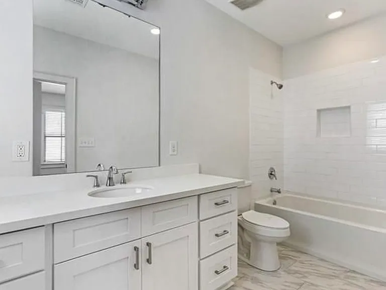 First bathroom (ensuite from first bedroom)