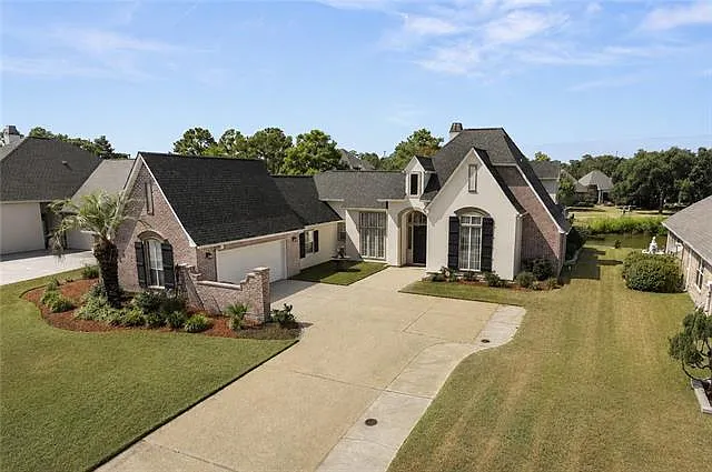4 bed, 3.5 bath, 3244 sqft, $3,700 — Photo 3