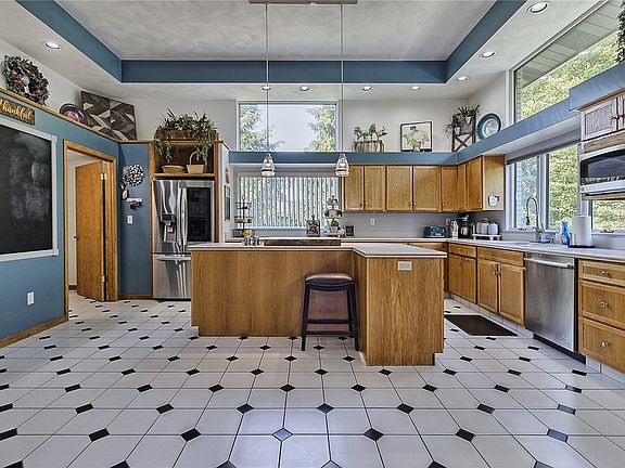 5th image of 1260 Maywood Ln