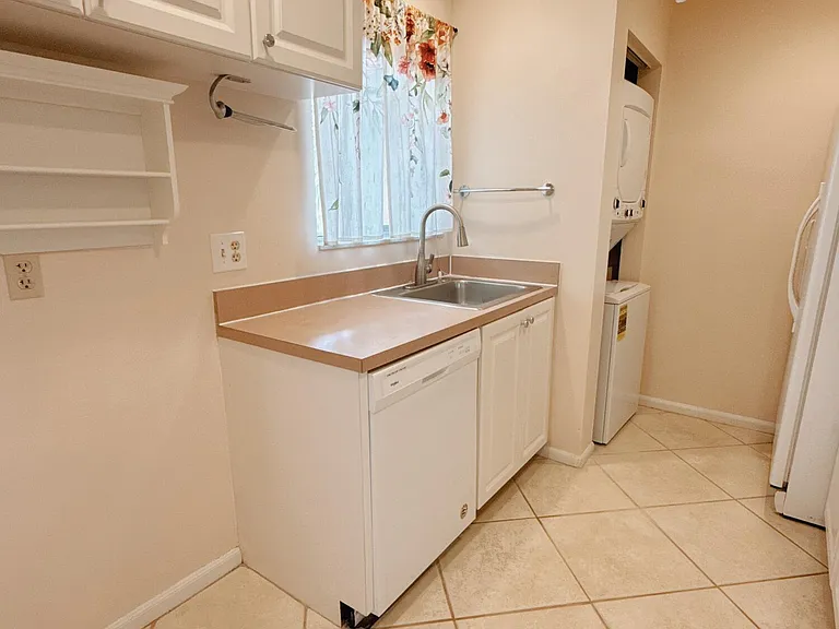 872 SW 9th Street Cir #201 — Photo 6