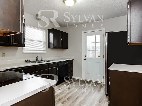 5th image of 2214 Rolling Oak Dr