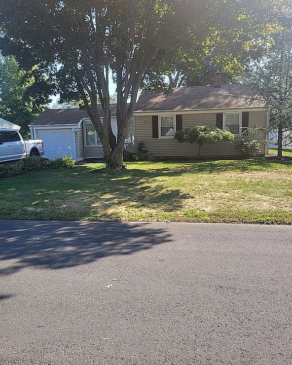 1st image of 17 Oakwood Mnr