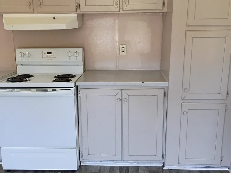710B S Walnut St — Photo 2