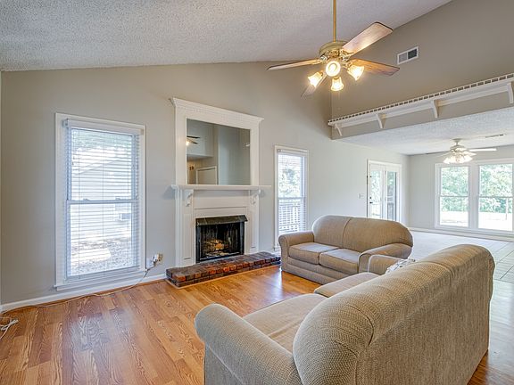 3rd image of 476 Belinda Pkwy