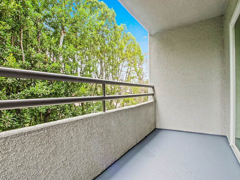 Palm Royale Apartments — Photo 15