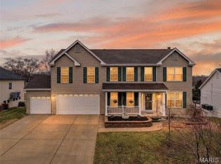 962 Midpoint Dr, O'Fallon, MO 63366