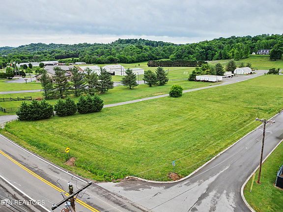 3rd image of 3641 Louisville Rd