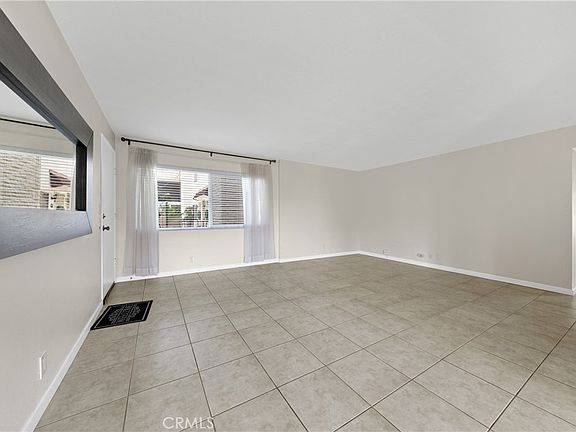 5th image of 806 E 4th Ave Unit 9