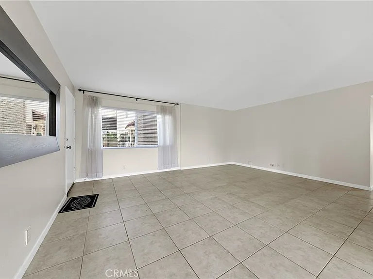 806 E 4th Ave #9 — Photo 5