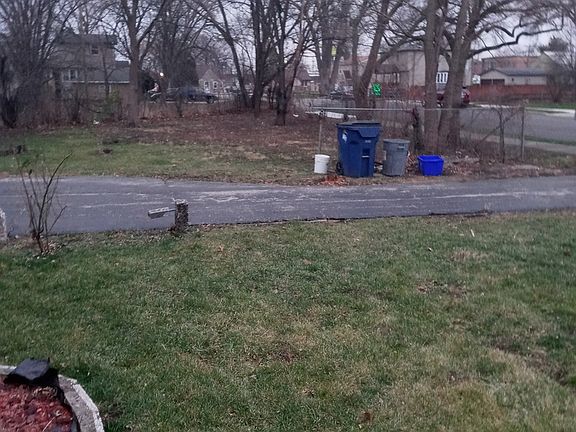 2nd image of 330 Parkview Dr