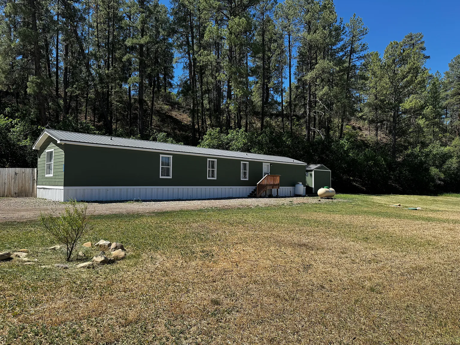 3 bed, 1216 sqft, $1,700 — Photo 2