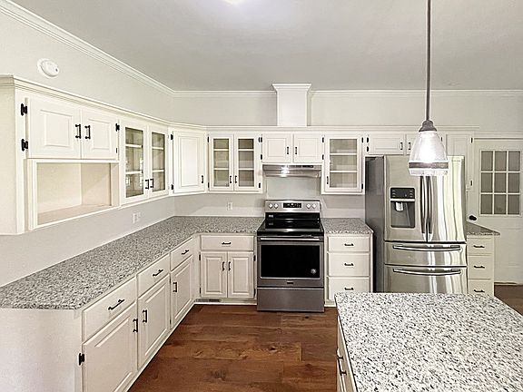 4th image of 111 Goldenwood Dr