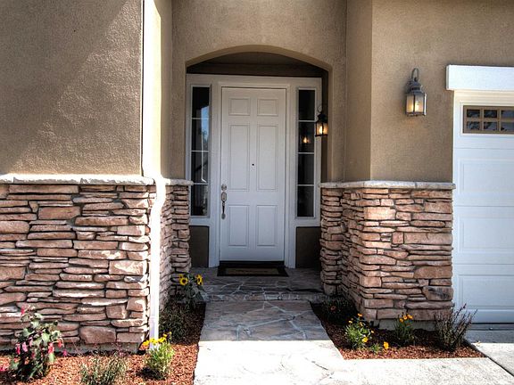 3rd image of 38 Amberwood Cir
