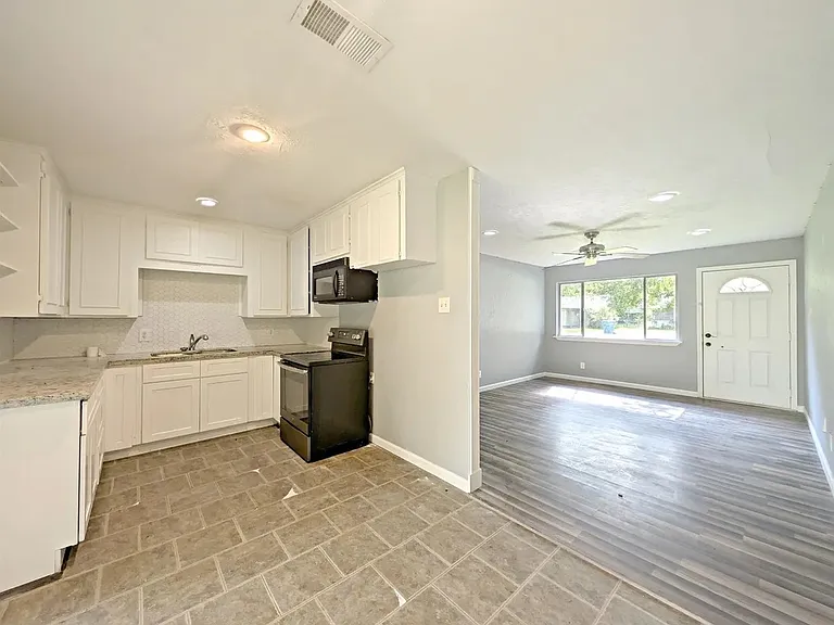 255 Smelker Ave — Photo 3