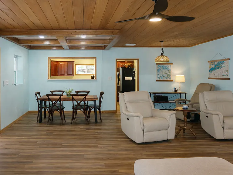 3052 Charles Way — Photo 4