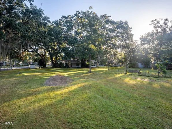 6032 Creek Rd, Beaufort, SC 29906