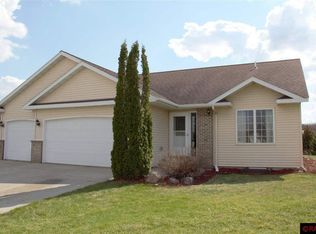 105 Lynx Ct, Mankato, MN 56001