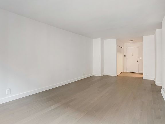 4th image of 300 Mercer St APT 8I