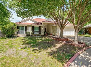 7016 Fall Creek Ct, Watauga, TX 76148