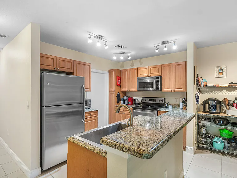 6719 Old Farm Trl — Photo 10