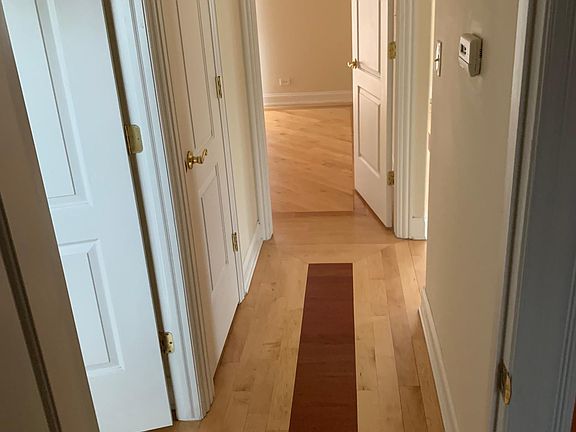 Hallway between bedroom nr 1 and bedroom nr and linnen closet.
