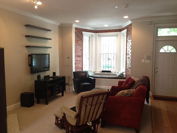 Living Room (1 of 2)