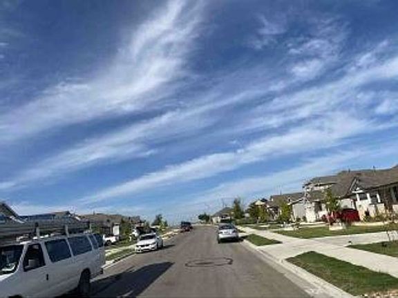 Exterior Neighborhood (street photo)