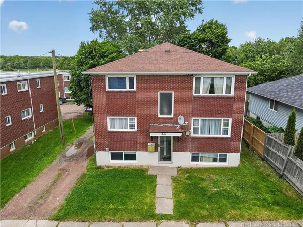237 Humphrey St, Moncton, NB E1C 6P5