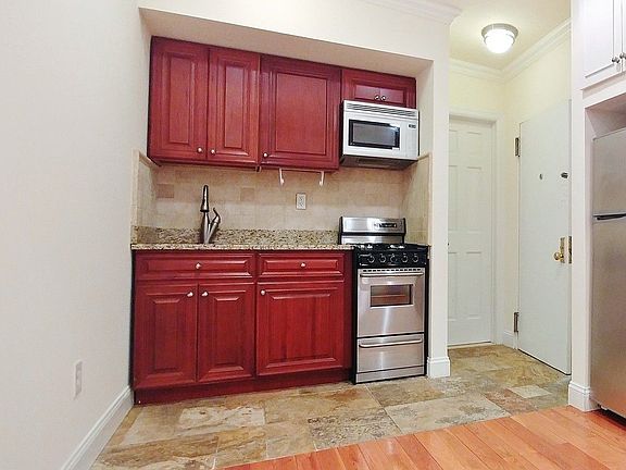 3rd image of 400 E 63rd St #1AW