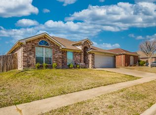 6928 Meadow Bend Dr, Arlington, TX 76002