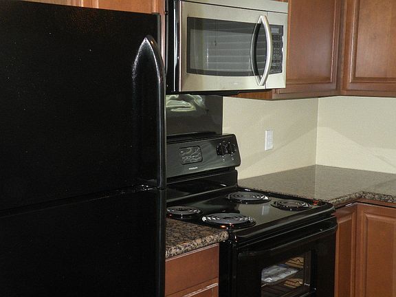 2nd image of 512 W San Antonio St #102