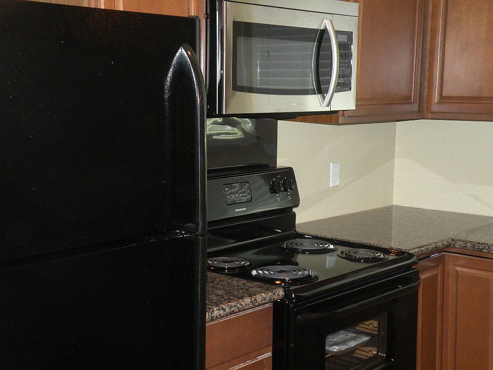 1st image of 512 W San Antonio St #102