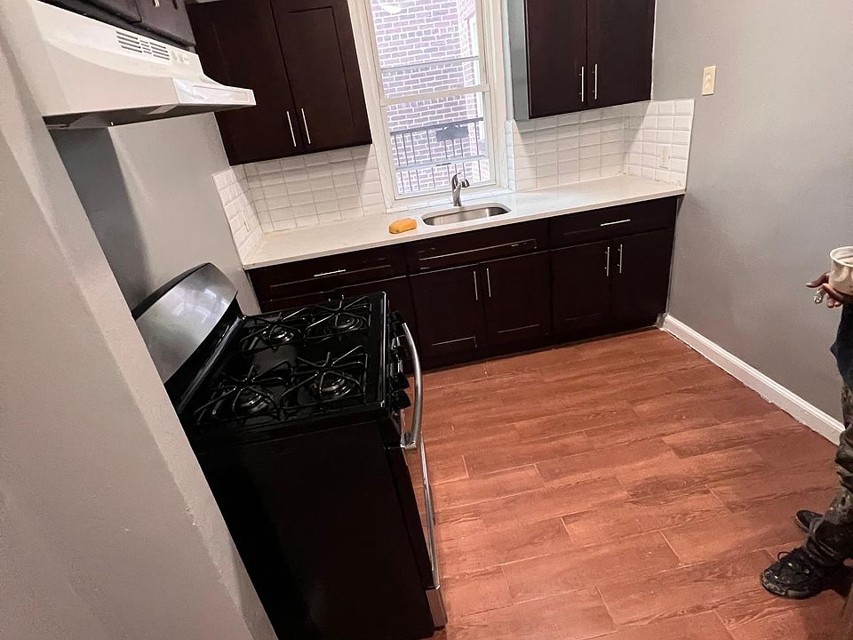 1st image of 129 N Walnut St