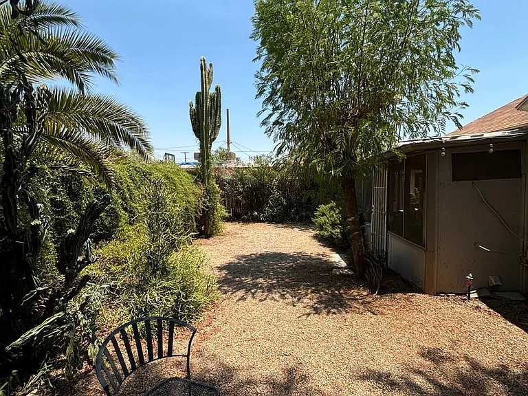 1110 W Roosevelt St — Photo 39
