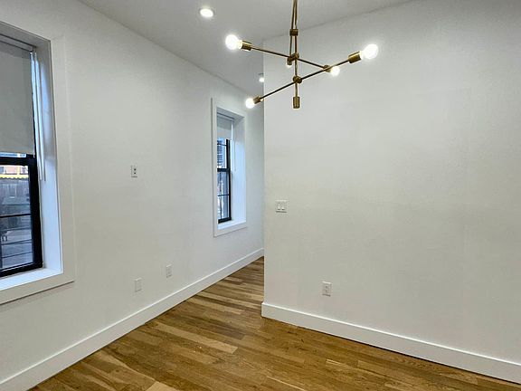 4th image of 542 Chauncey St #2P