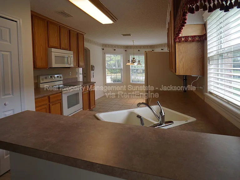 1721 Keswick Rd — Photo 5