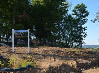 130 Woodford Dr, Evans City, PA