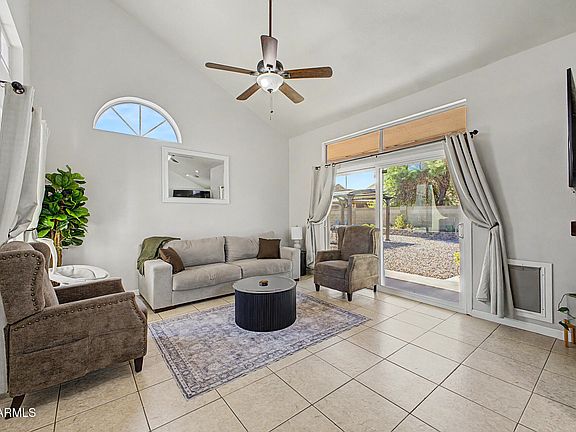2nd image of 1717 E GREENWAY Circle