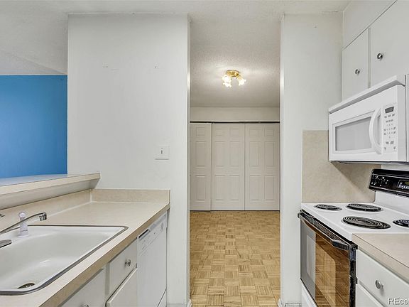 5th image of 2231 S Vaughn Way #315B