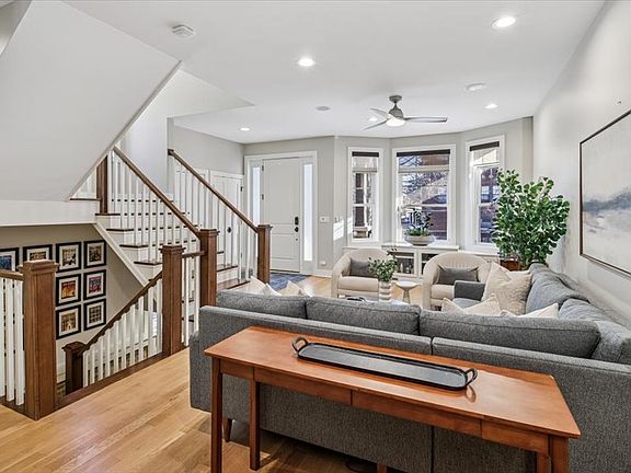 4th image of 4542 N Leavitt St